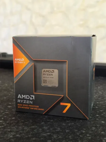 Processador AMD Ryzen 7 8700G, 4.2GHz ,8-Cores 16-Threads Com Cooler AMD Wraith