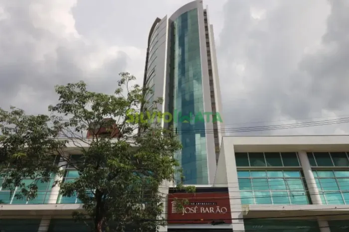 SALA COMERCIAL DE ALTO PADRÃO DISPONÍVEL PARA LOCAÇÃO NO CENTRO EMPRESARIAL JOSÉ BARÃO.