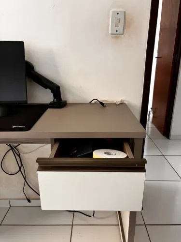 Mesa MDF Naval com Gaveta 1,10m x 45cm - R$ 300