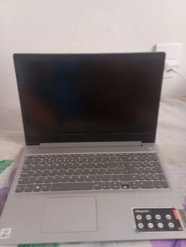 Notebook Lenovo IdeaPad 3i (Tela Quebrada) - Para Peças ou Arrumar pra uso