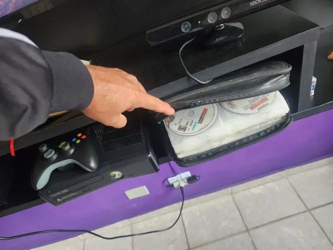 Xbox 360 + 1 Controle+ Kinect + 85 Jogos ( Desapego)