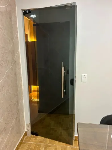 Porta de Vidro Temperado 10mm fumê completa com acessórios