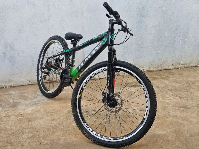 Bicicleta BMX Alfameq Atake 26 Aro 21V Freio Disco Quadro 13 Preto/Verde