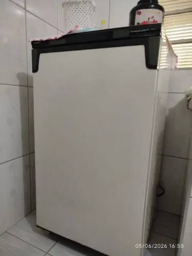 Freezer Consul 180 Medidas 1,12x0,62x0,63 - 03 gavetas + compartimento congela rápido 