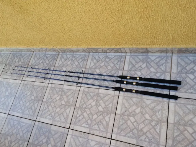 Vendo 3 varas de 1,80 ( Lamazon Phoenix ) foi usada somente duas vezes. 70,00 reais cada.