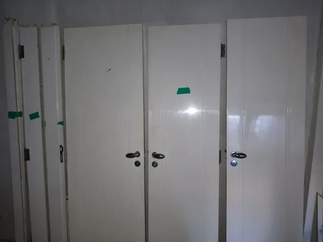 Vende-se portas laquiadas perfeito estados , completa,com fechaduras, dobradiças alisares,