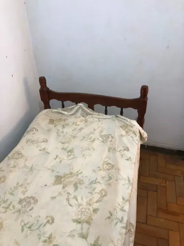 Camas de Solteiro sucupira perfeito estado com colchão