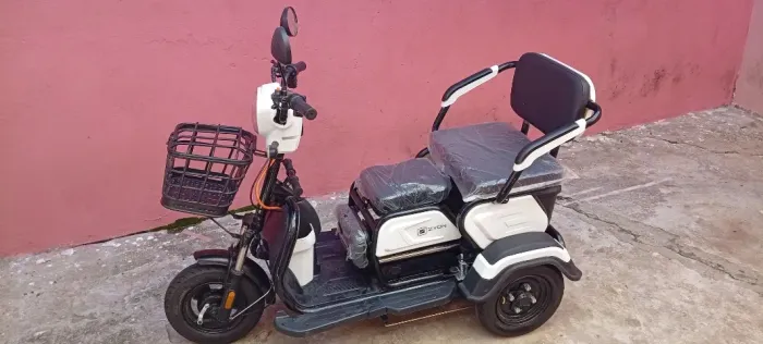 Tricicolo Elétrico Autopropelido Zyon Branco - Novo (comprado a 4 meses, sem uso)