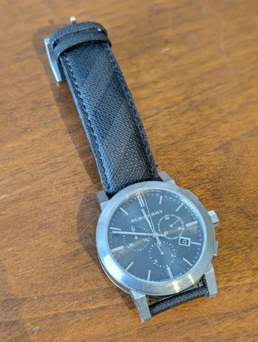 Relógio Burberry pulseira de couro 