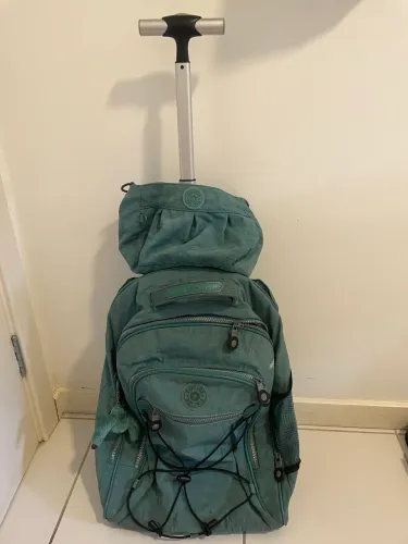 Mochila e bolsa Kipling verde (com avaria)