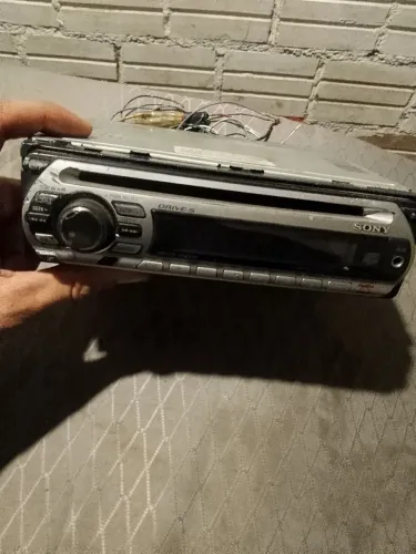 Vendo rádio de carro da sony 100 reais tá funcionando tudo certo 