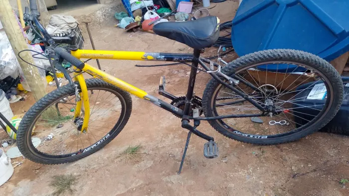 Vendo essa bicicleta aro 26 roda Aero 