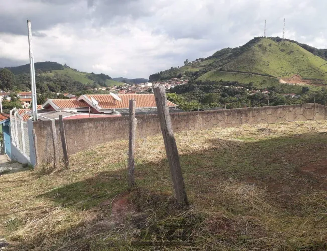 Terreno à Venda - Girardeli, Monte Alegre do Sul - 348m2