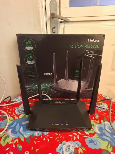 Roteador e Repetidor de sinal Intelbras Action RG 1200 Dual Band Gigabit