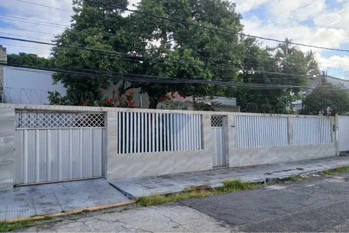 Oportunidade Imperdível: Casa à Venda em Campo Grande!*