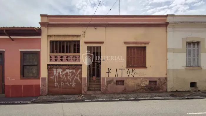 Casa em Bairro para Venda
