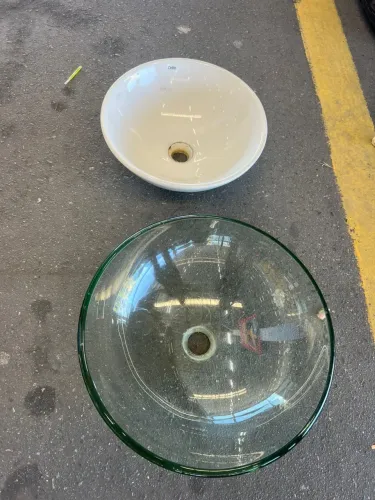 Pias cubas pra banheiro ou lavabo de vidro e porcelana