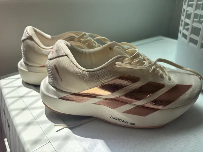 Tênis Adidas Original Branco com Detalhe Rosé - Semi Novo - Levíssimo