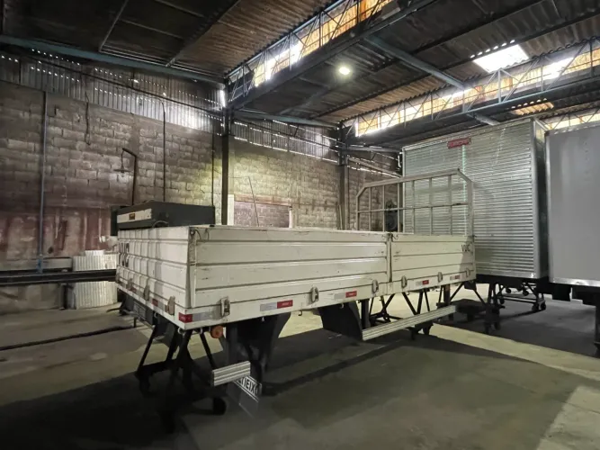 Carroceria de aço para  FOTON  4,20x2,20x0.50- branca  leia descrição 