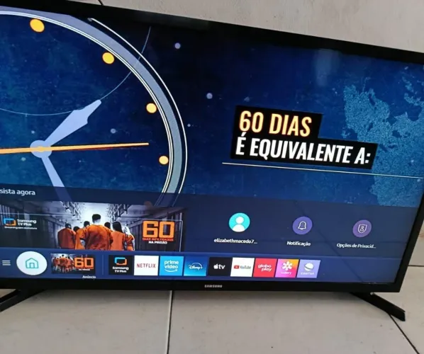Vendo tv de 32p completa, pezinho, controle.