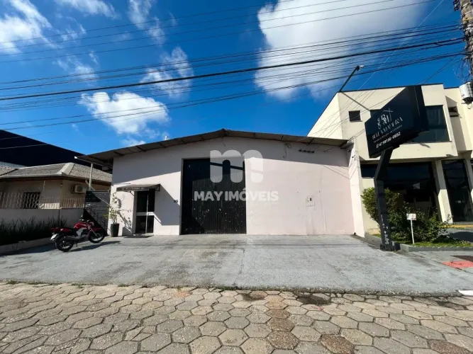 Galpão a venda com 225 m² no bairro São João em Itajai - R$950.000,00