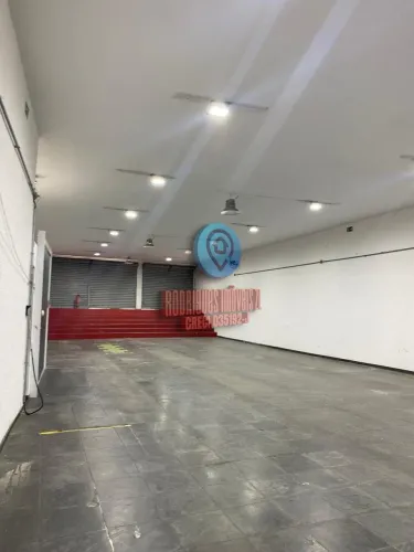 Vende-se ou Aluga-se Loja e Sobre loja / Prédio todo em frente a estação de Ferraz de Vasc