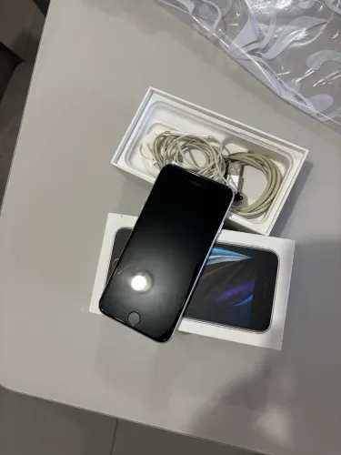 iPhone SE 2ª Geração 64 GB Branco - Completo com Caixa