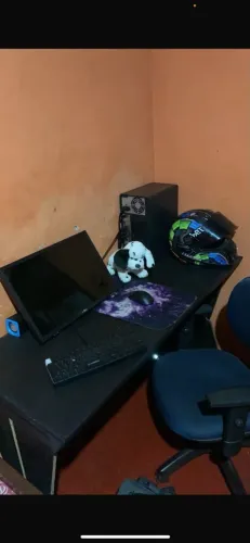 Vende-se computador completo semi novo sem marcas de uso 