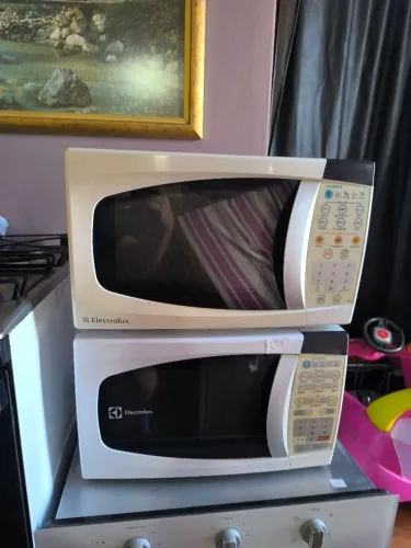 Microondas Electrolux 20 Litros revisado e tem garantia de 90 dias