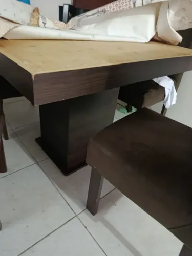 Mesa de Jantar com 4 Cadeiras - Linda e Resistente