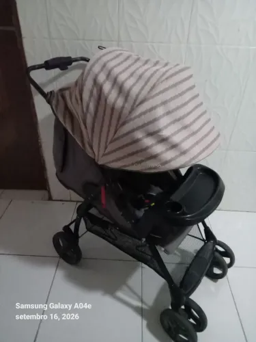 Carrinho de bebê bem conservado 