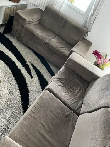 Vende-se Sofá de 3 e 2 lugares