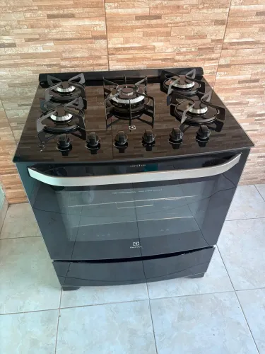 Vendo fogão Electrolux 5 bocas seminovo 