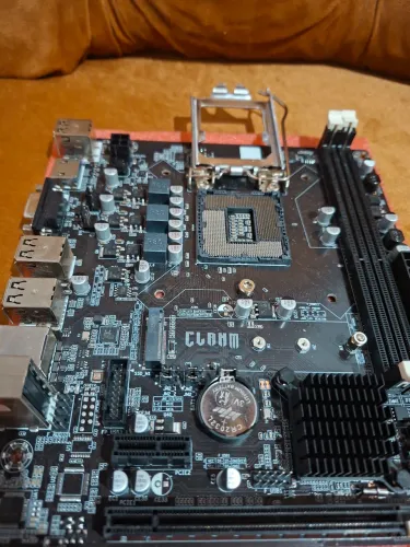Placa Mãe Clanm H61-bm2 Ddr3 Lga 1155 M-atx Intel H61 Preto