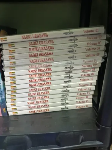 Coleção Manga Monster com 12 volumes NOVOS