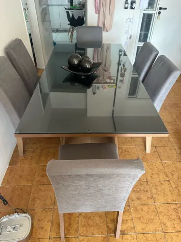 Mesa de jantar 6 lugares com tampo de vidro