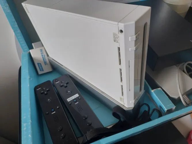 Wii desBl0queado na caixa com HD externo 2 joycon completo!