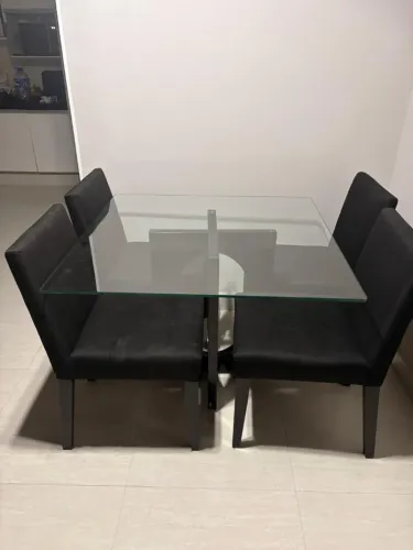 Mesa de jantar de vidro (quadrada)