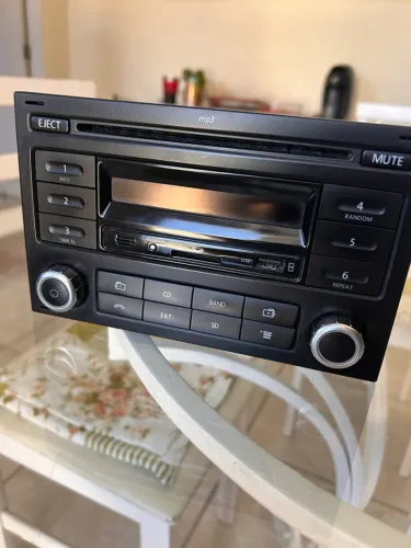 Som MP3 , Bluetooth , USB , cartão sd , rádio , ORIGINAL WOLKSWAGEN ,