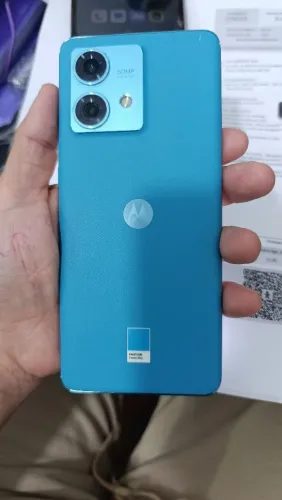 Célular Samsung semi novo