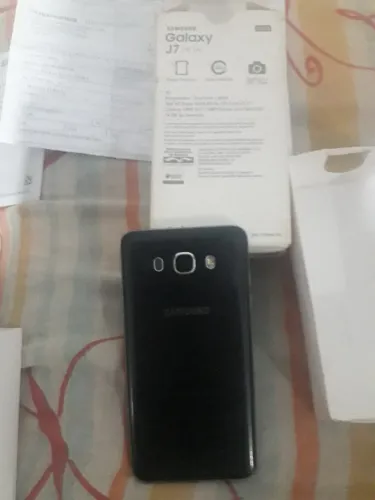 Vendo Samsung J7 metal Preto16 gb bem conservado com nota fiscal e caixa e manual