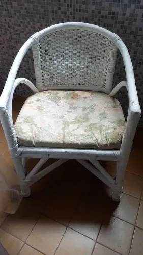 Cadeira rústica única ótima para varanda, garagem, quarto etc