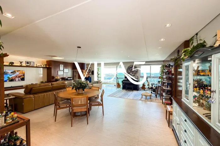 Apartamento com 228 m², 3 quartos sendo 3 suítes à venda no bairro Ecoville.