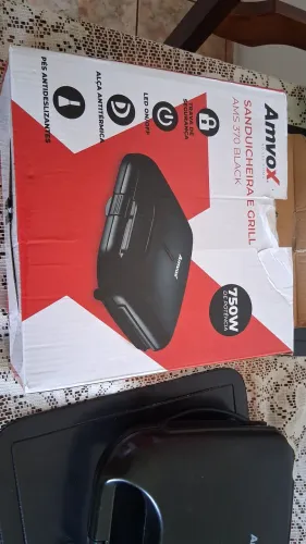 Vendo sanduicheira. 40,00 reais.