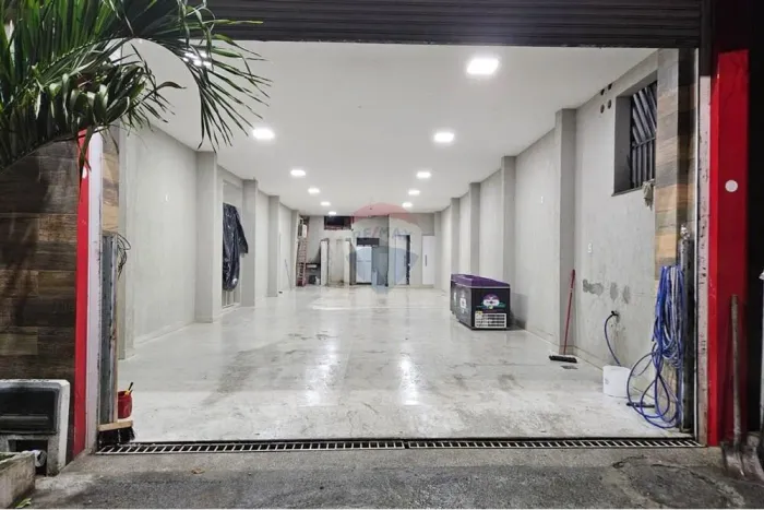 "Espaço Comercial Moderno em Salvador - 185m²"