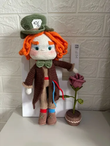 Boneco Amigurumi Chapeleiro maluco 