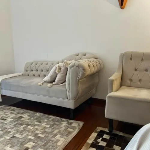 Divã com duas poltronas Charmy Capitonê 