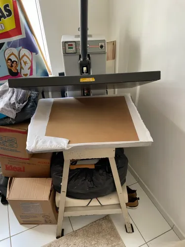 Prensa térmica estampa camisas 