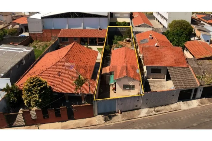 CASA A VENDA AO LADO DO GINÁSIO DE ESPORTES NA VILA AUXILIADORA