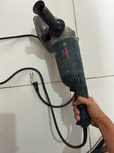 Lixadeira BOSCH GWS 22U 